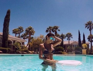 Αυτή είναι η πιο αισθησιακή πιλότος που ανεβάζει τους άνδρες...στα σύννεφα (φωτό, βίντεο)